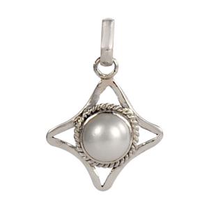 pearl-locket-star-shaped-in-silver